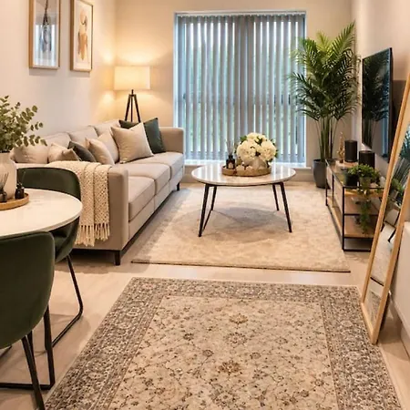 Homely One Bedroom Apartment, Centre