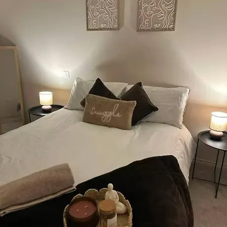 Homely One Bedroom Apartment, Centre *