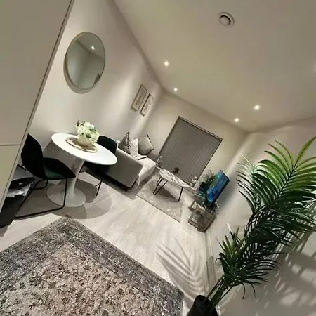 Homely One Bedroom Apartment, Centre Apartment Leeds (West Yorkshire)